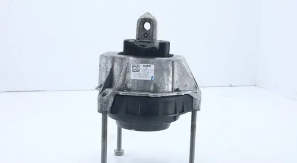 BMW 3 G20 G21 Engine mount bracket 7581618