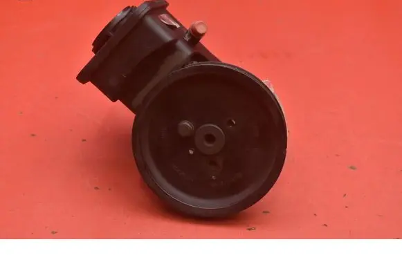 BMW X3 E83 Power steering pump 6756575