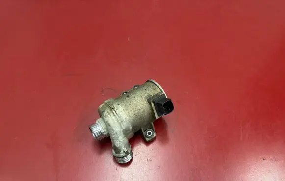 BMW X3 F25 Water pump 7604027 760402710 11517604027
