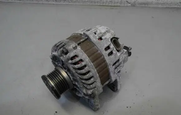 Nissan Juke I F15 Generator/alternator 231001KM1B
