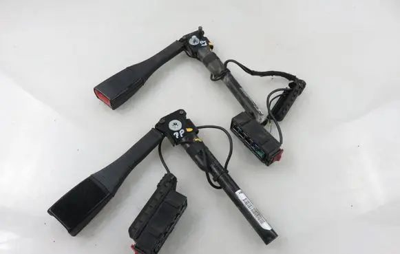 Opel Corsa D Front seatbelt buckle 13286178
