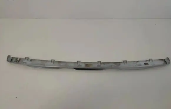 Front bumper splitter molding