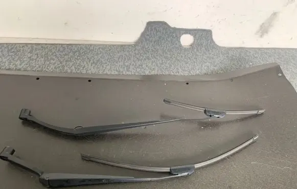 Nissan Qashqai Front wiper blade arm