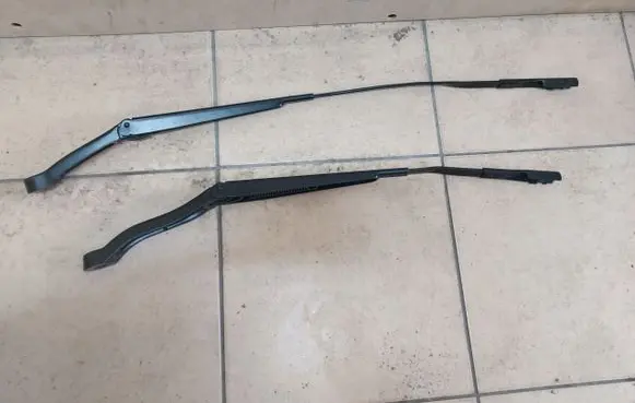 Audi Q7 4M Front wiper blade arm