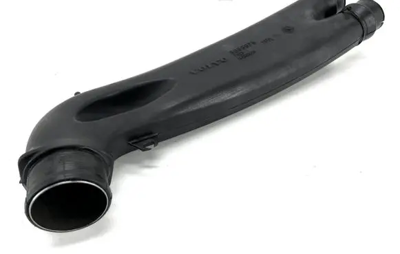 Volvo XC90 Intercooler hose/pipe 8683875