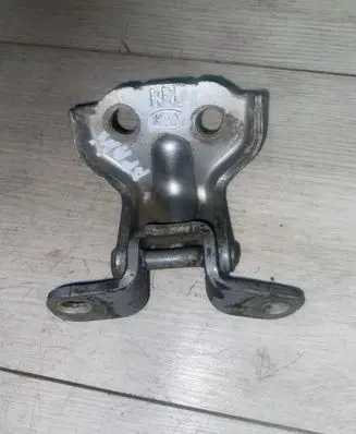 KIA Sorento Rear door lower hinge