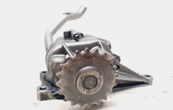 Mercedes-Benz C W203 Oil pump A6111810201
