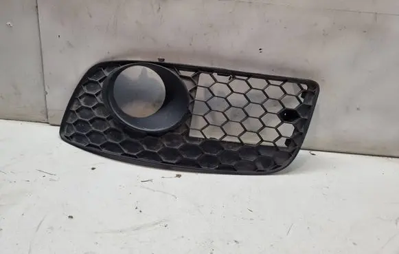 Volkswagen Golf V Front bumper lower grill 217103