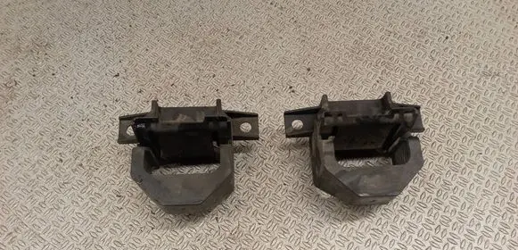 BMW 3 E90 E91 Radiator mount bracket 7591647