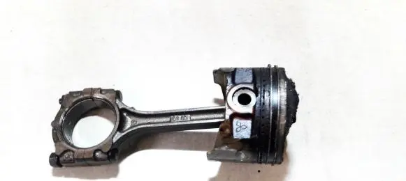 Mitsubishi Carisma Piston with connecting rod