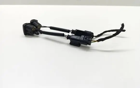 BMW 5 E60 E61 Windshield washer spray nozzle 7046060 704606005