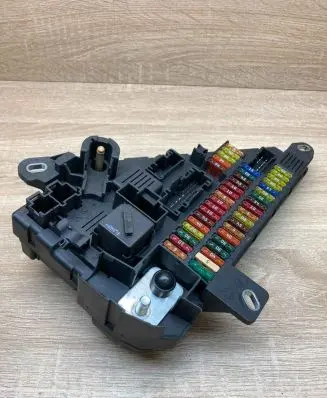 BMW 5 E60 E61 Fuse module 9138830 518956057