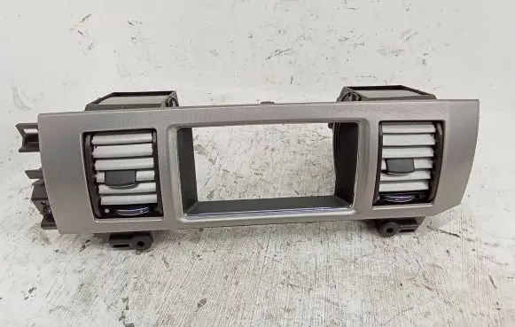 Jaguar XF X250 Dash center air vent grill 8X2319K617AJ 8X2319K617BJ