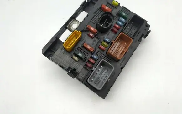 Citroen C4 I Picasso Fuse module 9664055680