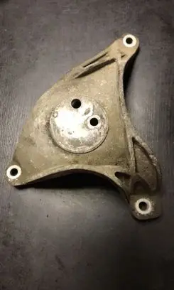 BMW 5 E39 Engine mounting bracket 1096080