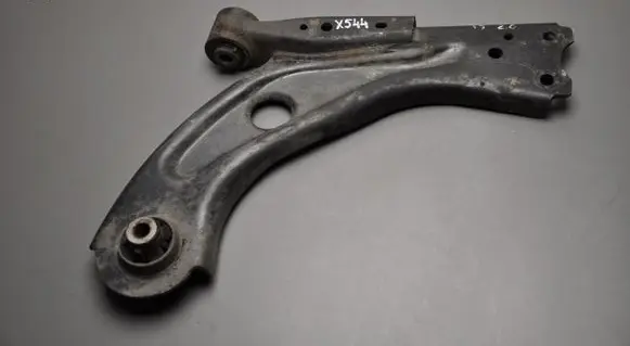 Peugeot 308 Front lower control arm/wishbone