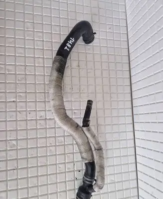 Volkswagen Tiguan Engine coolant pipe/hose 5N0122157N