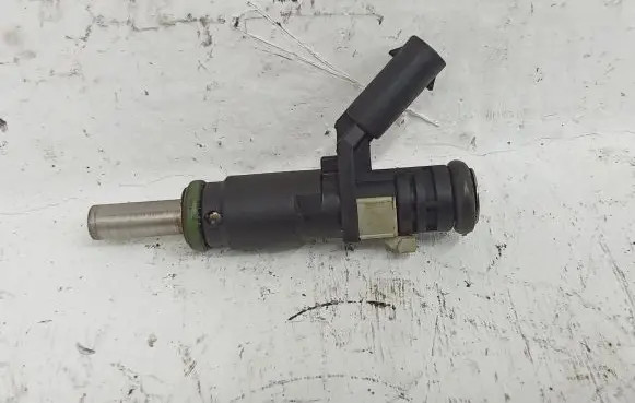 Mercedes-Benz ML W164 Fuel injector A2720780249