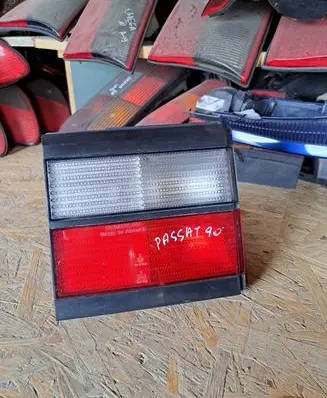 Volkswagen PASSAT B3 Tailgate rear/tail lights 333945107