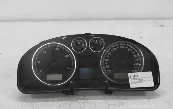 Volkswagen PASSAT B5.5 Speedometer (instrument cluster) 3B0920827A