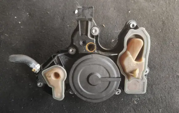 Porsche Macan (95B) Oil breather separator 06k103495bl