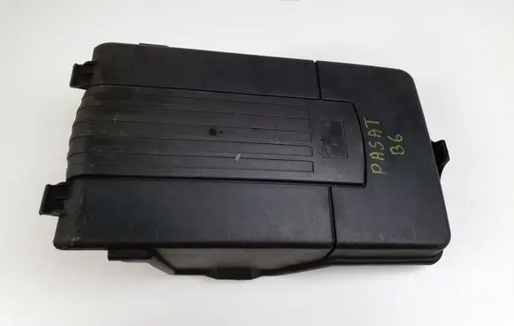Volkswagen PASSAT B6 Battery box tray cover/lid 1K0915443A