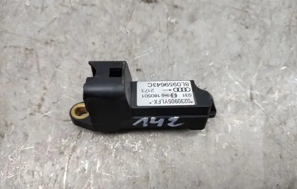 Audi A3 S3 8L Airbag deployment crash/impact sensor 8L0959643C