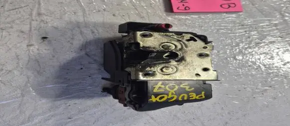 Peugeot 307 Front door lock 