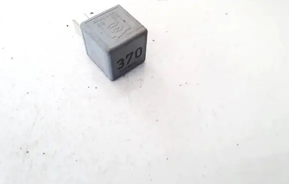 Skoda Roomster (5J) Other relay 8d0951253 v23134-j52-x300
