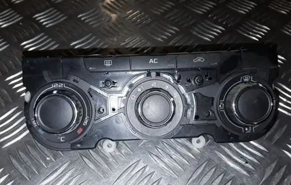 Skoda Octavia Mk2 (1Z) Climate control unit 3T0820047H 5HB00975220
