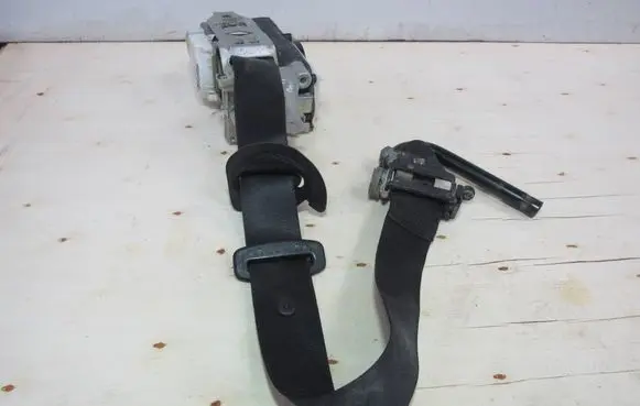 Mercedes-Benz ML W166 Front seatbelt A1668603886