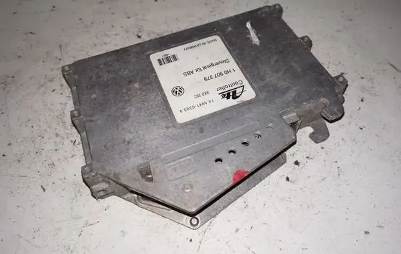 Volkswagen Golf III ABS control unit/module 1H0907379