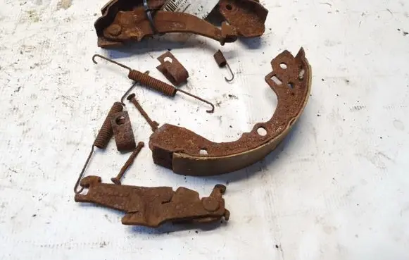 Mazda 323 Handbrake/parking brake pads 