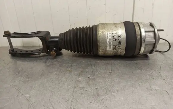 Volkswagen Touareg II Front shock absorber/damper 7P6616039K 166ATE62BBE79FC 130809171944