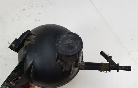 Mercedes-Benz B W245 Coolant expansion tank/reservoir A1695000149