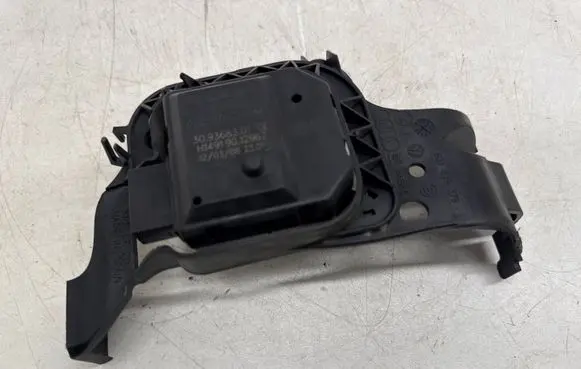 Volkswagen Polo IV 9N3 Air flap motor/actuator 6Q1819379C