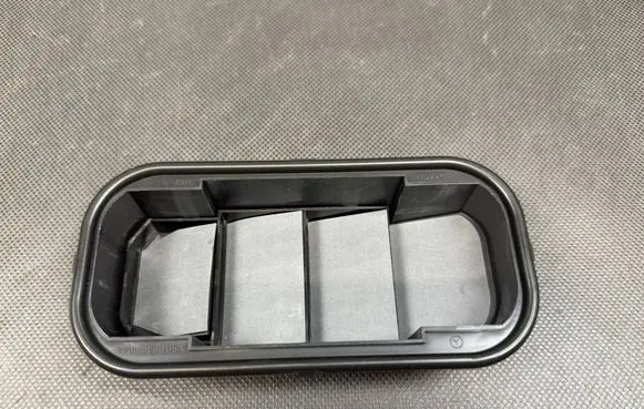 Mercedes-Benz Sprinter W901 W902 W903 W904 Quarter panel pressure vent A9018300042