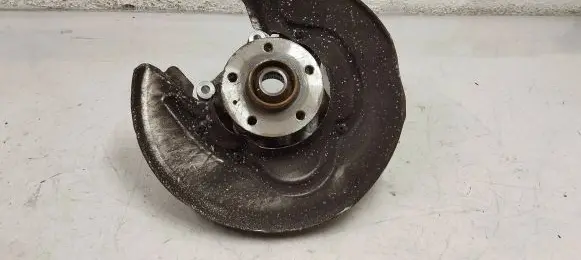 Rear wheel hub