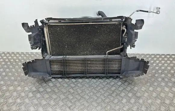 Mercedes-Benz E W212 Radiator set A2045000393