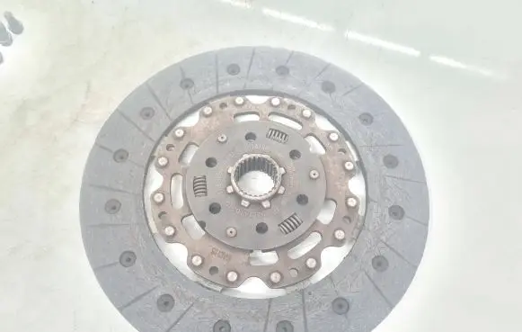 Volkswagen Tiguan Clutch pressure plate 03L141031Q
