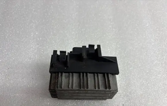 Glow plug pre-heat relay