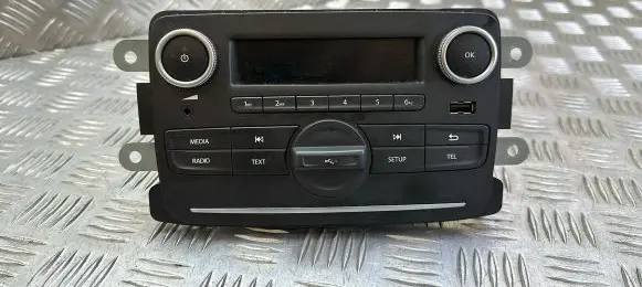 Dacia Dokker Radio/CD/DVD/GPS head unit 281158515R 60JAK730286 5444ABTM01