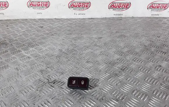 Tailgate opening switch