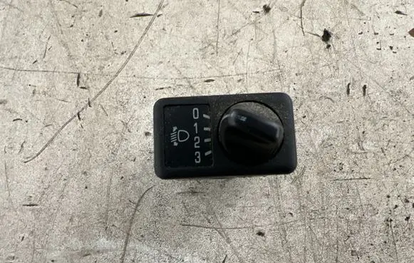 Nissan Navara D22 Headlight level height control switch
