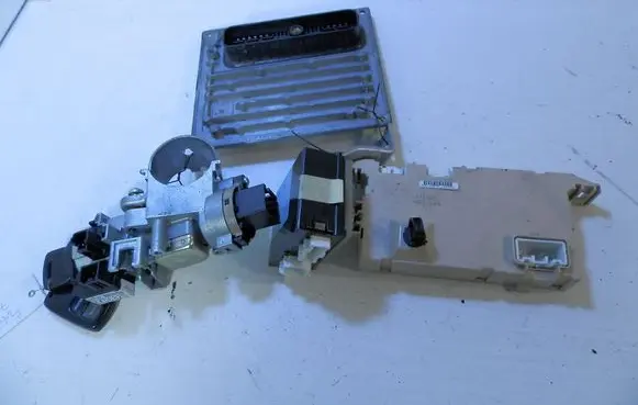Mazda 2 Engine ECU kit and lock set 4S61-12A650-SB