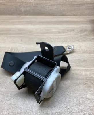 Toyota Corolla E120 E130 Rear seatbelt 132782 AB052