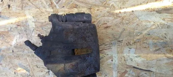 Ford Mondeo Mk III Front brake caliper