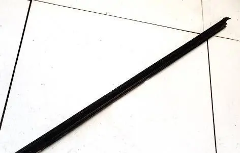 Skoda Superb B5 (3U) Front door glass trim molding 