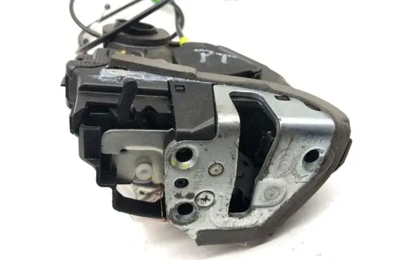 Toyota Auris E180 Rear door lock 