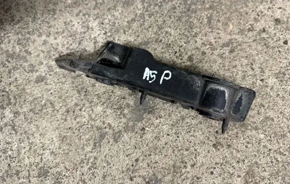 Audi A5 8T 8F Front bumper mounting bracket 8T0807284A